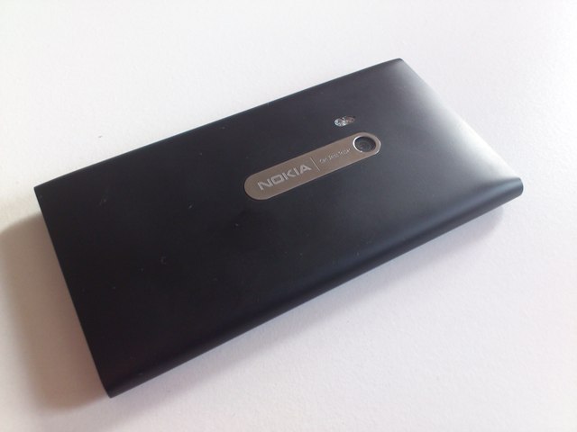 nokia_n9_straznja