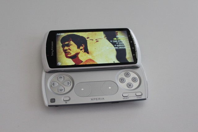 sony_ericsson_xperia_play_-2