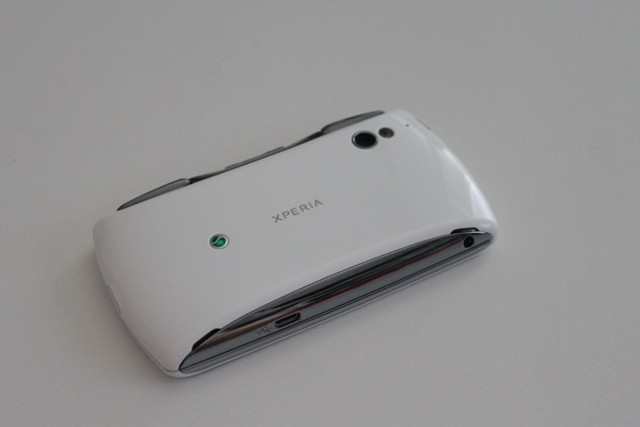 sony_ericsson_xperia_play_-5