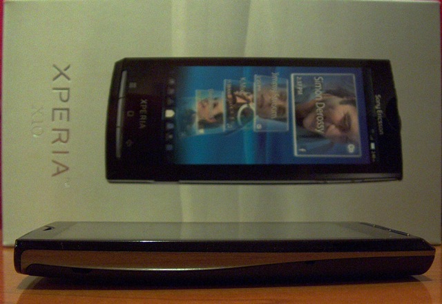sony ericsson xperia x10 lijeva strana