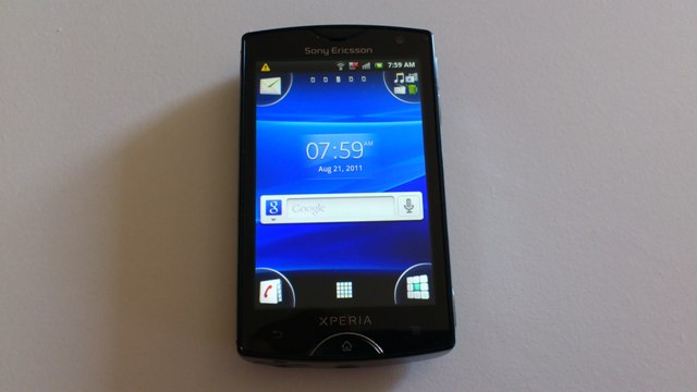 sony_ericsson_xperia_mini_-2
