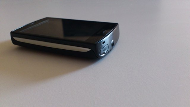 sony_ericsson_xperia_mini_-6